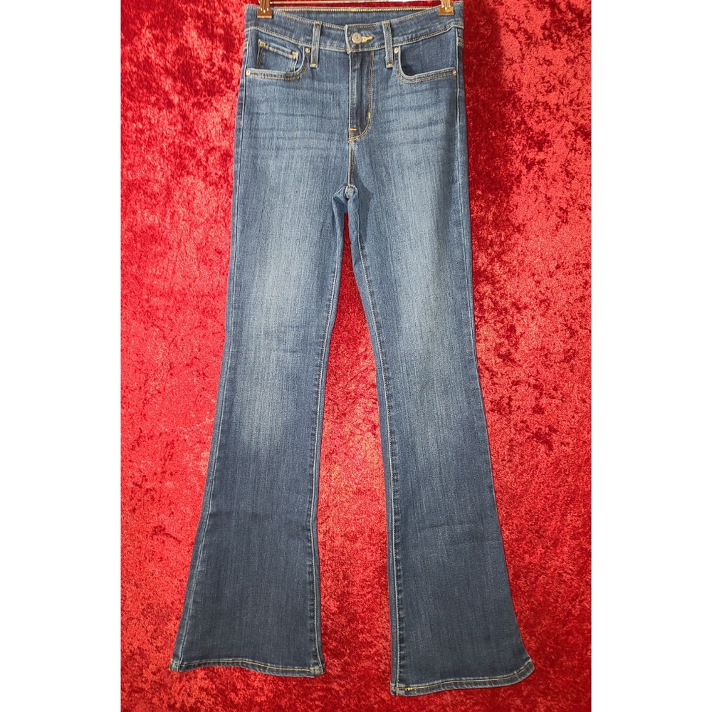 Levi Flares in 27'